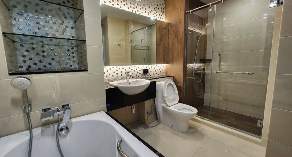For rent 4 bedrooms condo in Khlong Toei, Bangkok