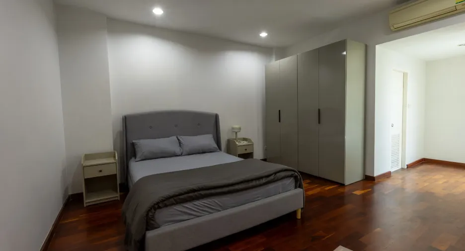 Casa en alquiler de 4 habitaciones en Yan Nawa, Bangkok