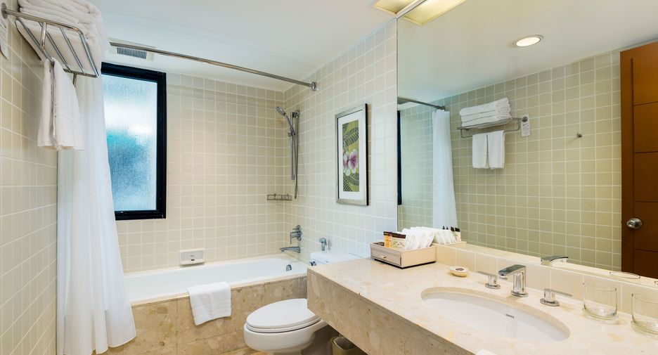 For rent 3 bedrooms condo in Yan Nawa, Bangkok