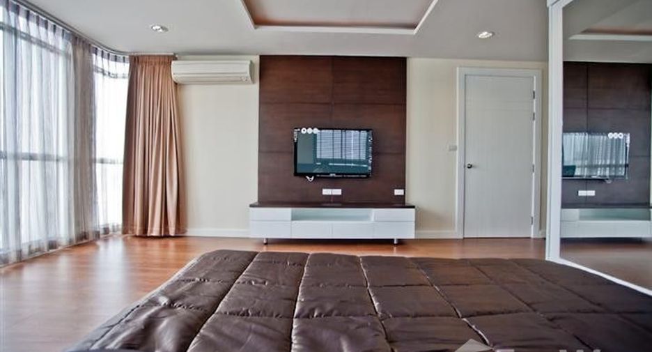 For rent 2 bedrooms condo in Khlong Toei, Bangkok