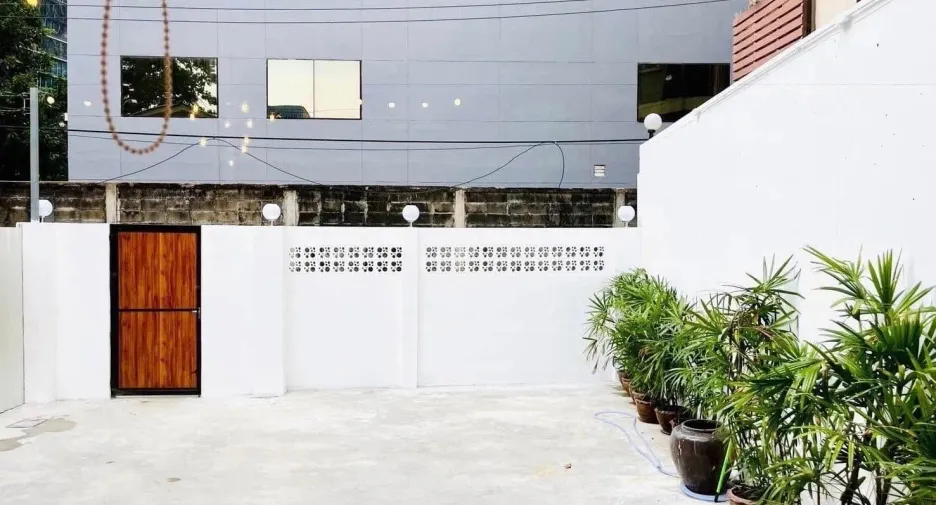 For rent 1 bed retail Space in Sathon, Bangkok