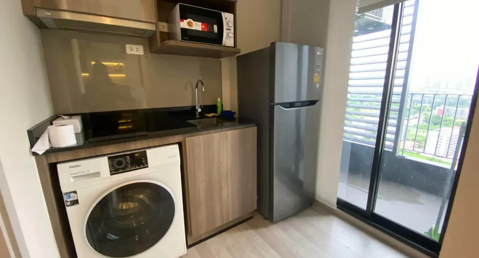 À louer studio condo à Bang Na, Bangkok