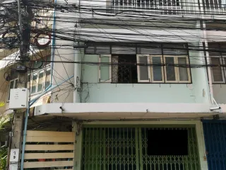 For rent 3 bedrooms townhouse in Yan Nawa, Bangkok