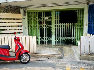 For rent 3 bedrooms townhouse in Yan Nawa, Bangkok