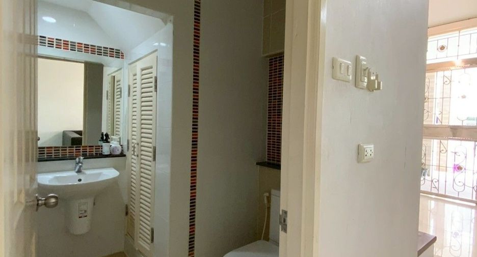 Reihenhaus zur Miete mit 3 Zimmer in Bangkok Yai, Bangkok