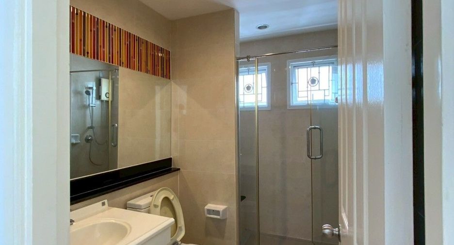 Reihenhaus zur Miete mit 3 Zimmer in Bangkok Yai, Bangkok