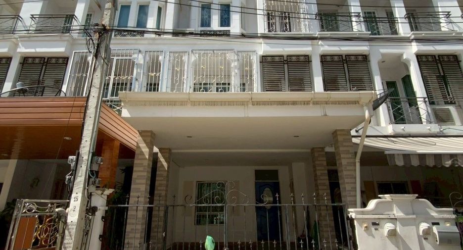 Reihenhaus zur Miete mit 3 Zimmer in Bangkok Yai, Bangkok