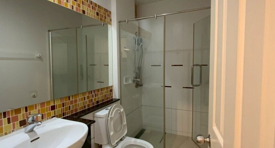Reihenhaus zur Miete mit 3 Zimmer in Bangkok Yai, Bangkok