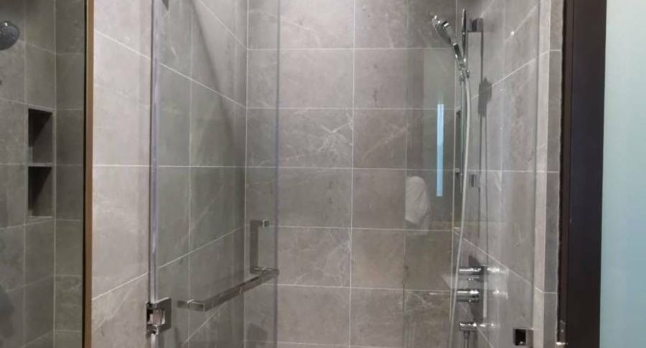 For rent 2 bedrooms condo in Pathum Wan, Bangkok