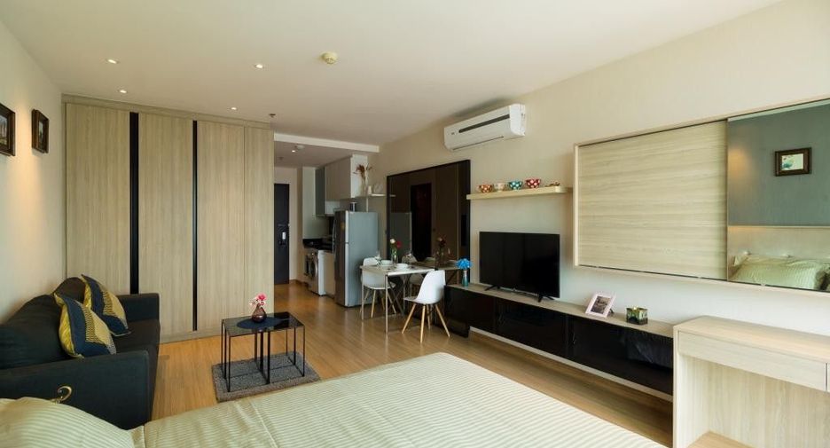 For rent studio condo in Khlong Toei, Bangkok