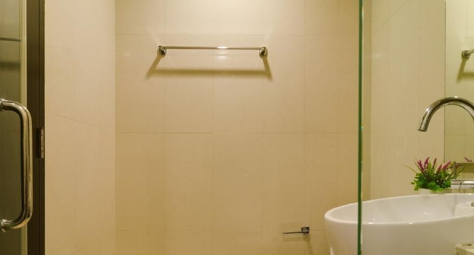 For rent studio condo in Khlong Toei, Bangkok