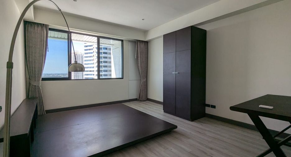 À louer 3 chambres condo à Yan Nawa, Bangkok