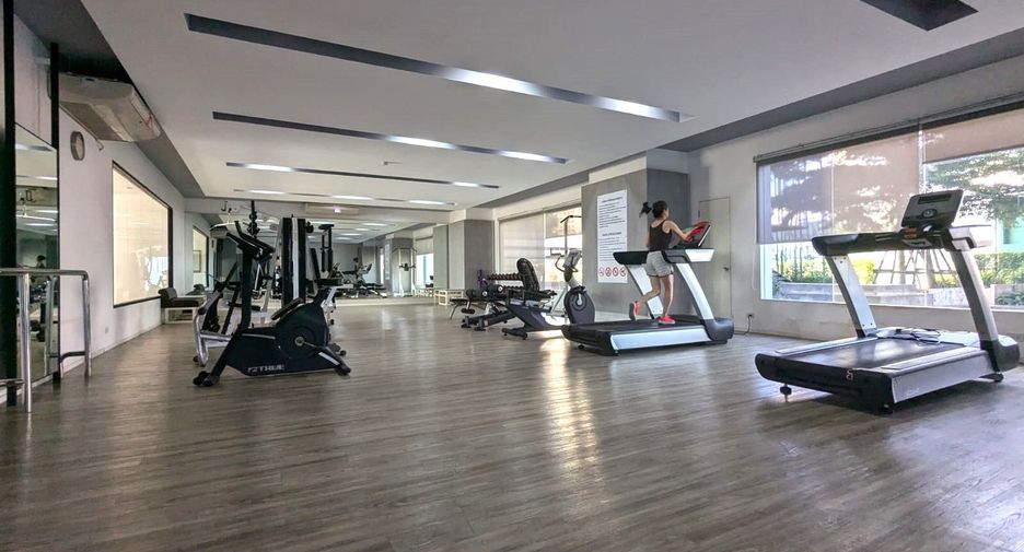 Condo en alquiler de 3 habitaciones en Yan Nawa, Bangkok