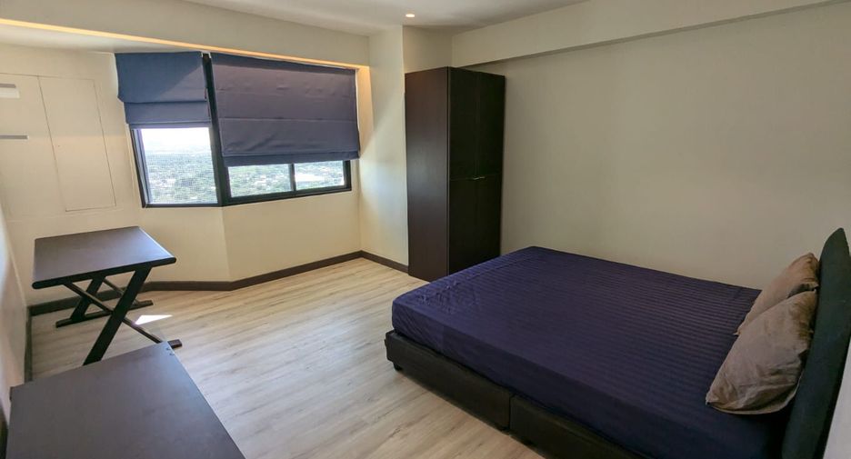 À louer 3 chambres condo à Yan Nawa, Bangkok