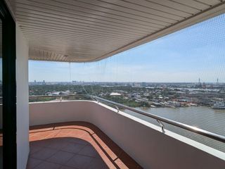 For rent 3 bedrooms condo in Yan Nawa, Bangkok