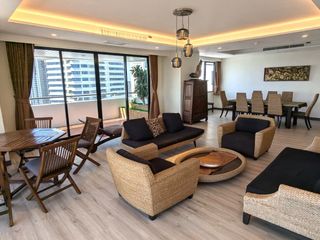 For rent 3 bedrooms condo in Yan Nawa, Bangkok