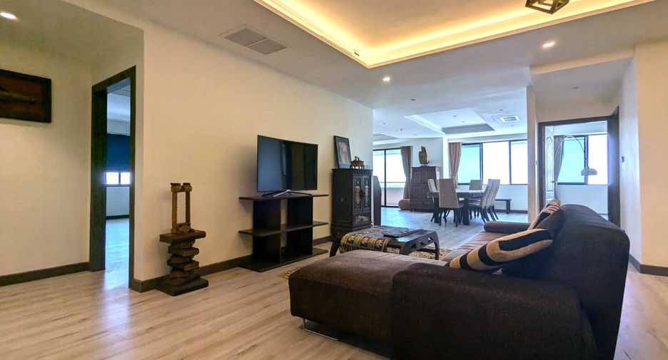 À louer 3 chambres condo à Yan Nawa, Bangkok