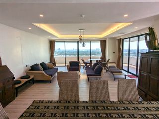 For rent 3 bedrooms condo in Yan Nawa, Bangkok