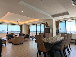 For rent 3 bedrooms condo in Yan Nawa, Bangkok