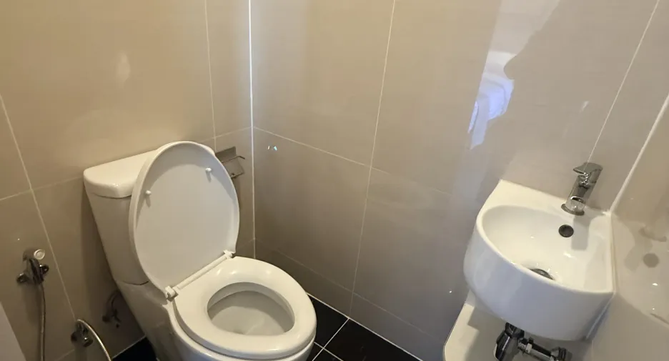 For rent studio condo in Khlong Toei, Bangkok