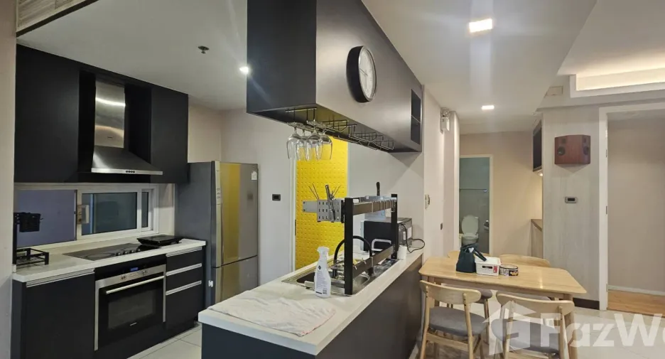 For rent 2 bedrooms condo in Sathon, Bangkok