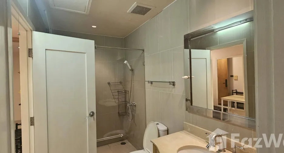 For rent 2 bedrooms condo in Sathon, Bangkok