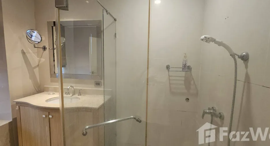 For rent 2 bedrooms condo in Sathon, Bangkok