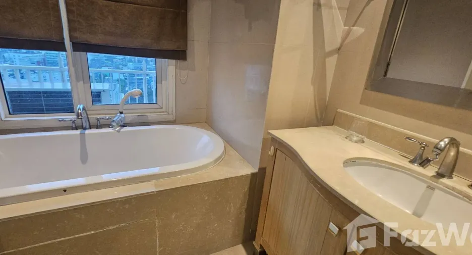 For rent 2 bedrooms condo in Sathon, Bangkok
