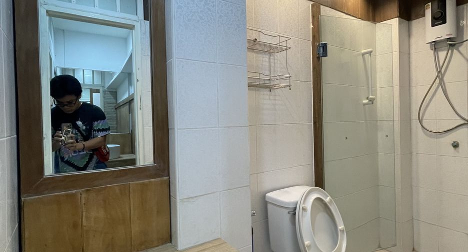 For rent 1 bed office in Huai Khwang, Bangkok