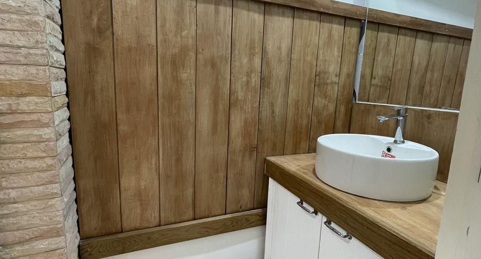 For rent 1 bed office in Huai Khwang, Bangkok