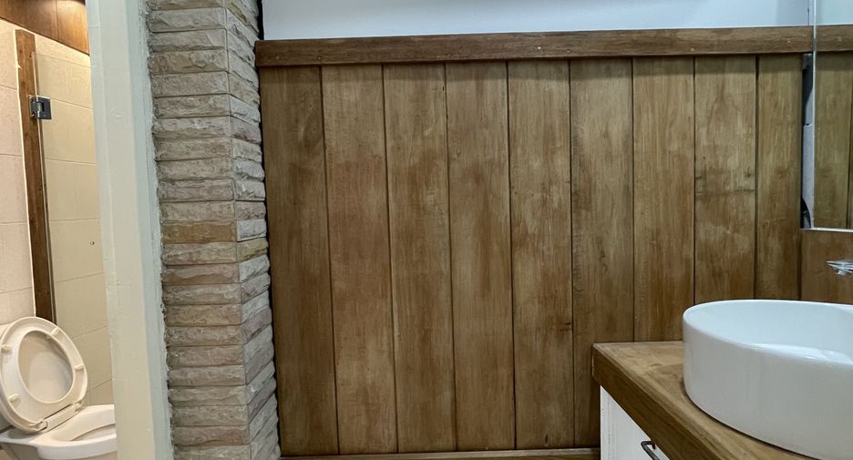For rent 1 bed office in Huai Khwang, Bangkok