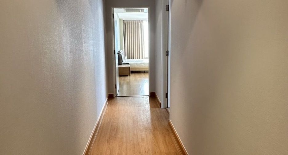 For rent 2 bedrooms condo in Pathum Wan, Bangkok