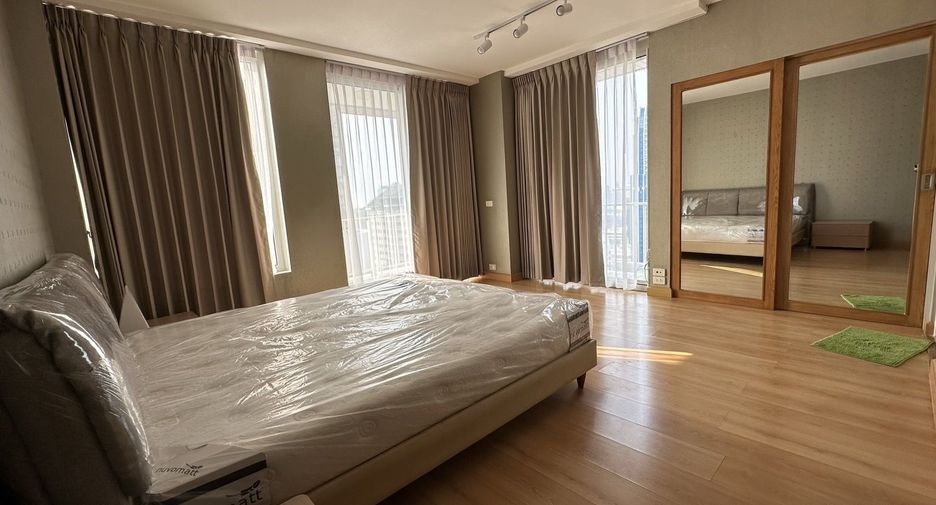 For rent 2 bedrooms condo in Pathum Wan, Bangkok