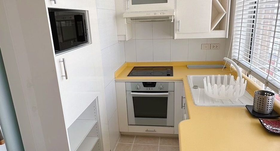 For rent 2 bedrooms condo in Pathum Wan, Bangkok