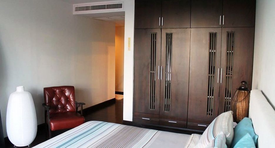 For rent 2 bedrooms condo in Sathon, Bangkok