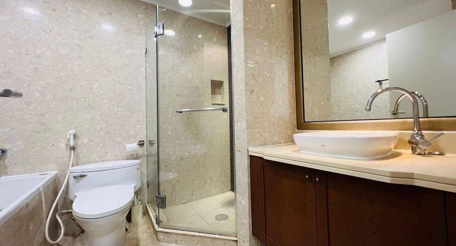 Condo en alquiler de 2 habitaciones en Pathum Wan, Bangkok