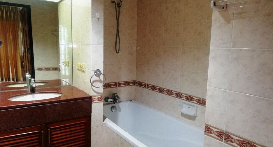 Аренда 3 спальни кондо в Патхум Щан, Бангкок