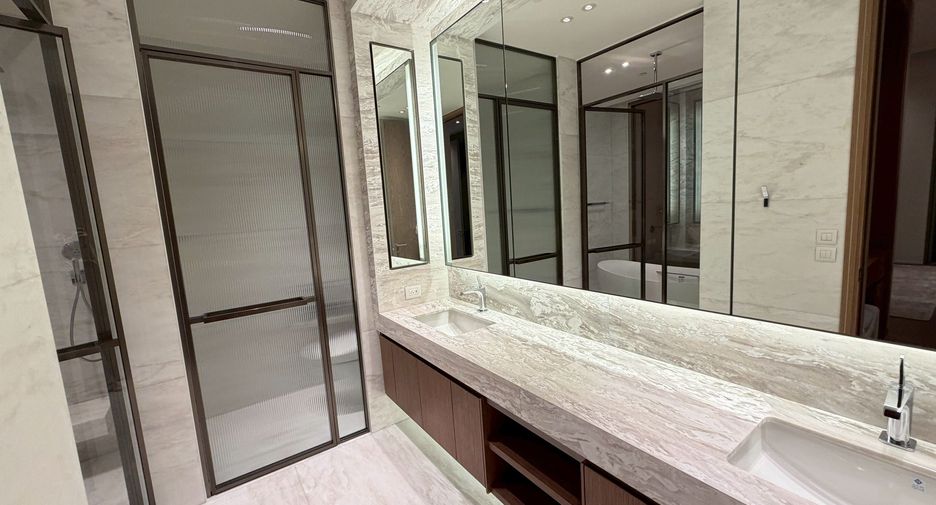 Condo en alquiler de 2 habitaciones en Pathum Wan, Bangkok