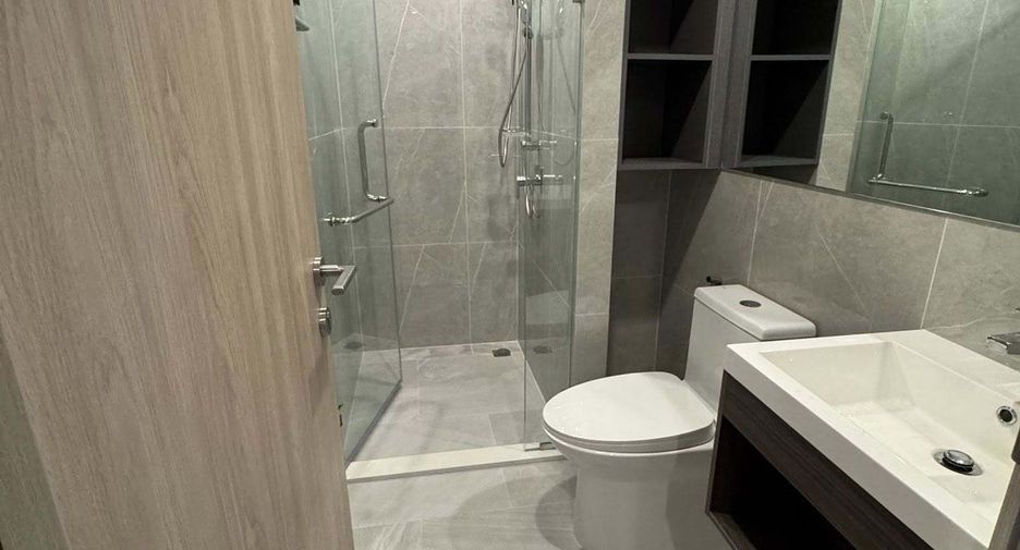 Condo en alquiler de 2 habitaciones en Huai Khwang, Bangkok