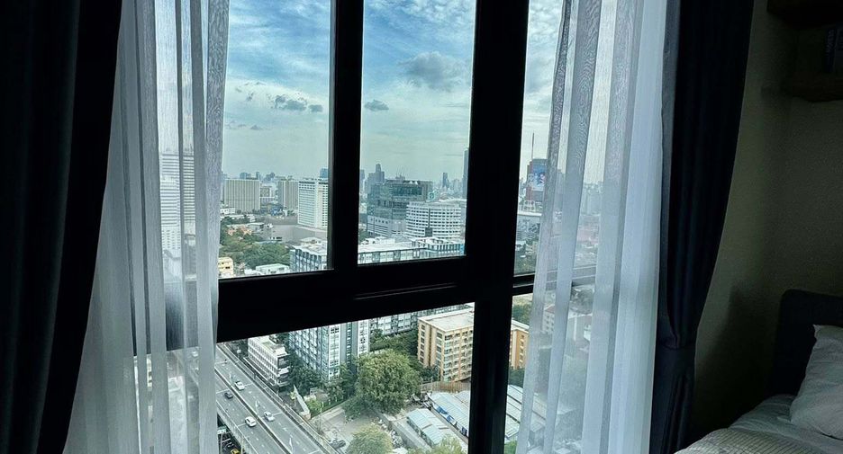 Condo en alquiler de 2 habitaciones en Huai Khwang, Bangkok