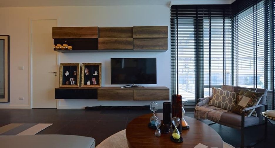 For rent 2 bedrooms condo in Pathum Wan, Bangkok