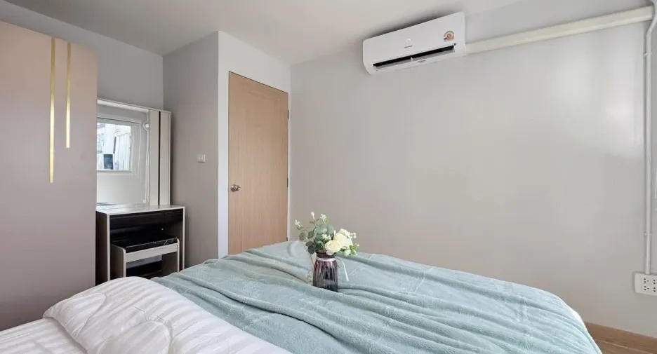 For rent 5 bedrooms house in Huai Khwang, Bangkok