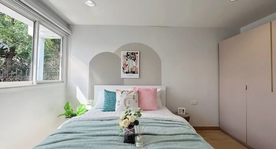 For rent 5 bedrooms house in Huai Khwang, Bangkok