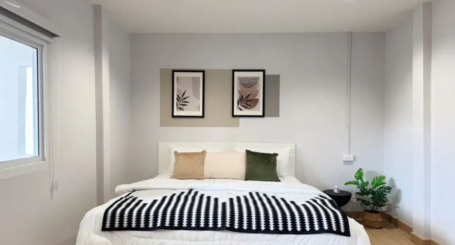 For rent 5 bedrooms house in Huai Khwang, Bangkok