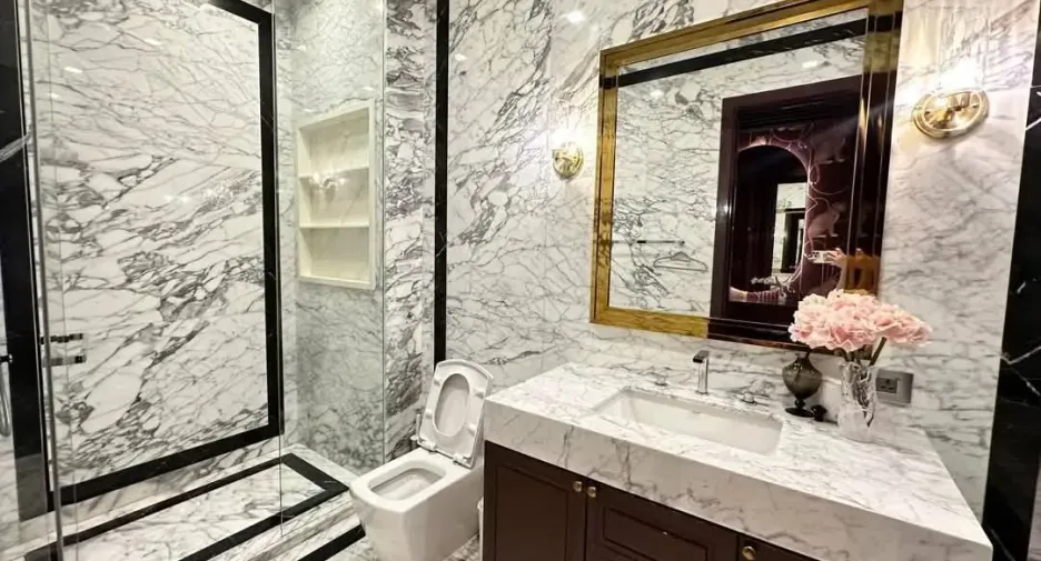 Condo en alquiler de 3 habitaciones en Watthana, Bangkok