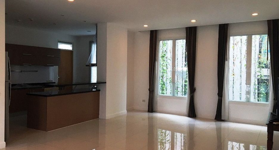For rent 4 bedrooms condo in Suan Luang, Bangkok