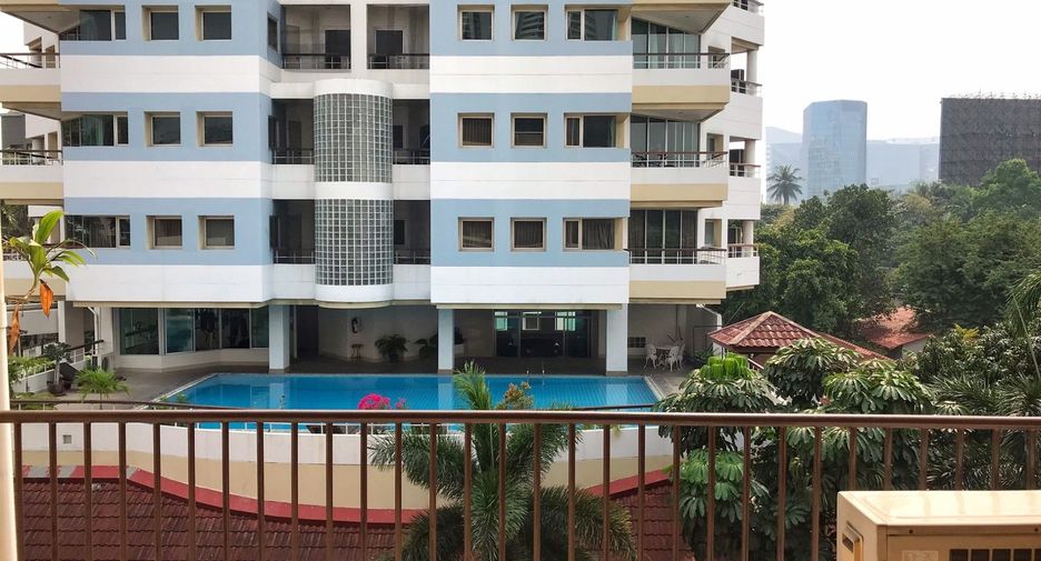 For rent 2 bedrooms apartment in Khlong Toei, Bangkok