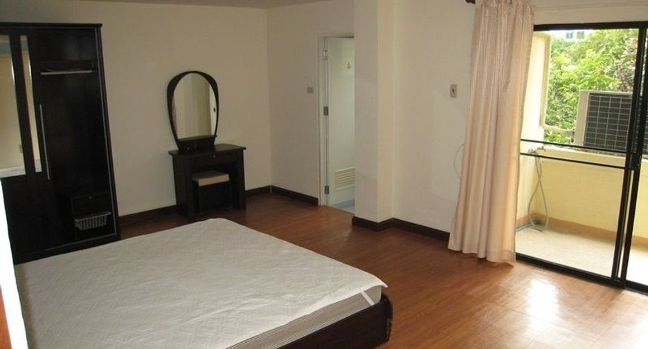 For rent 2 bedrooms apartment in Khlong Toei, Bangkok