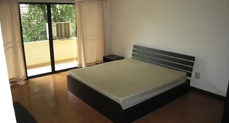 For rent 2 bedrooms apartment in Khlong Toei, Bangkok