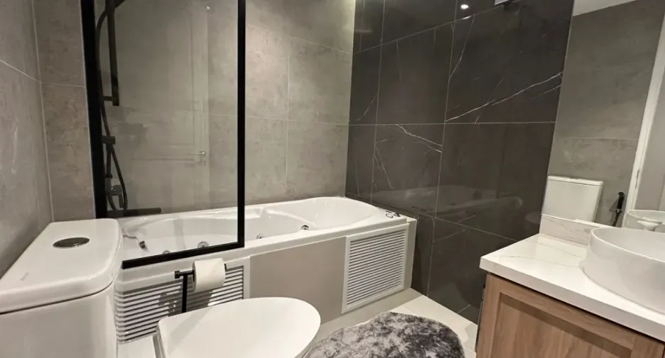 For rent 3 bedrooms condo in Watthana, Bangkok